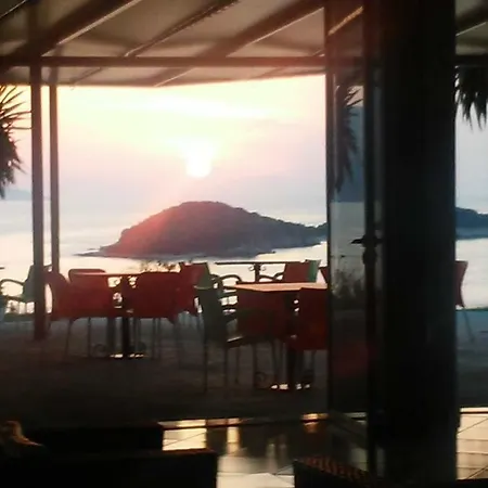 Majestic 4* Ksamil
